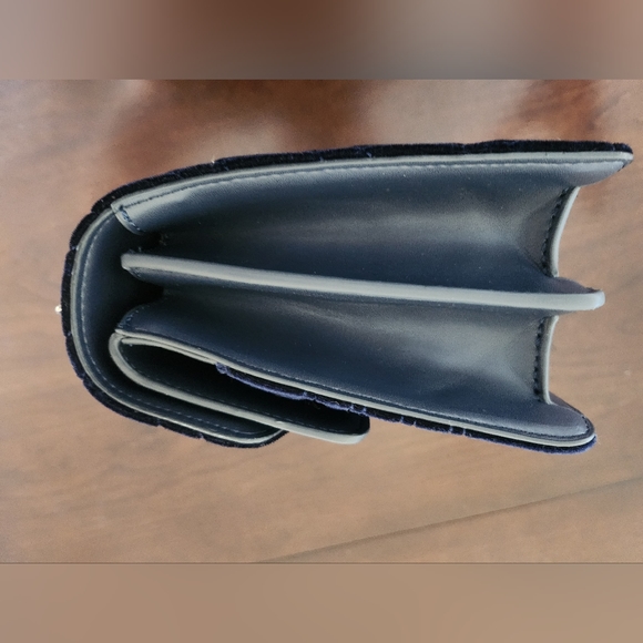 Beautiful Handbag - Picture 6 of 9